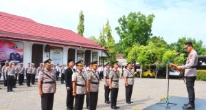 Kapolres Probolinggo Kota Pimpin Upacara Sertijab Kabag SDM, Kabag Log, Kasat Lantas dan Kapolsek Tongas Kapolres Probolinggo